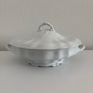 Vintage Johnson Brothers England Royal Elegant White Ironstone Tureen